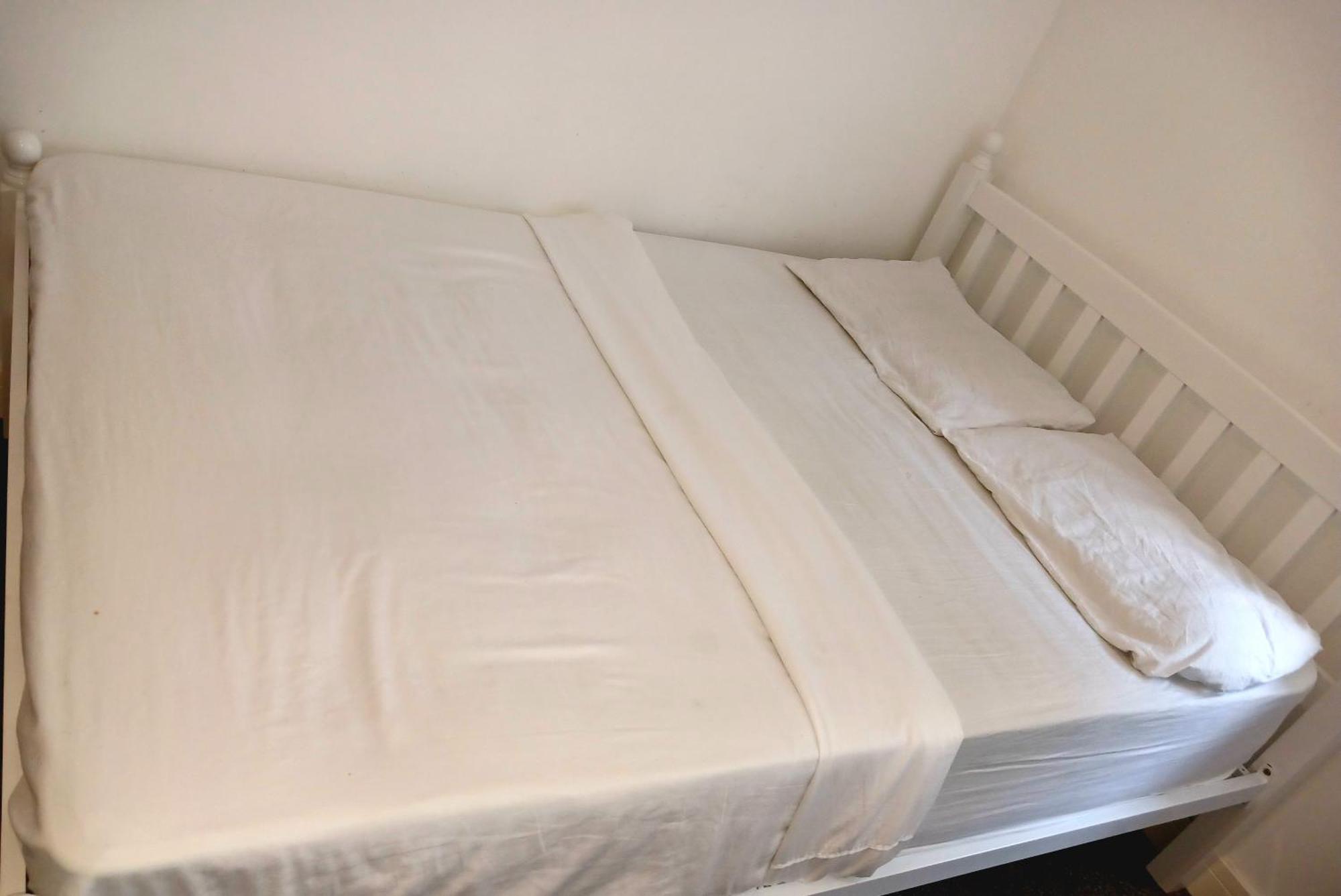 A Beautifully Furnished Master Bedroom In A Shared Apartment Aylesbury  Exterior photo